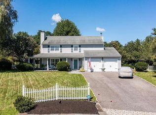 21 Badger Rd, Manorville, NY 11949