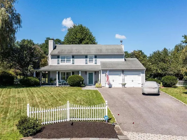 21 Badger Road, Manorville, NY 11949