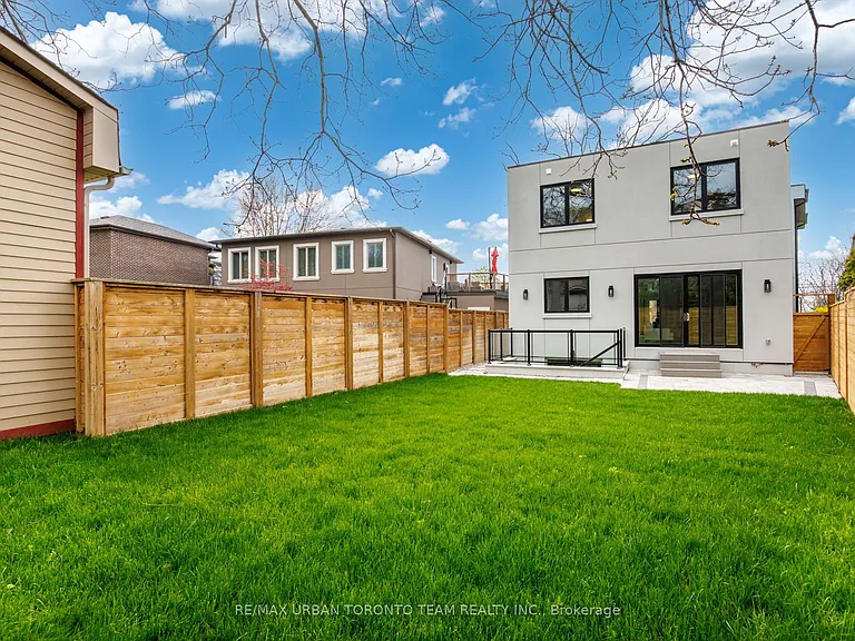 4 Drake Cres — Photo 48