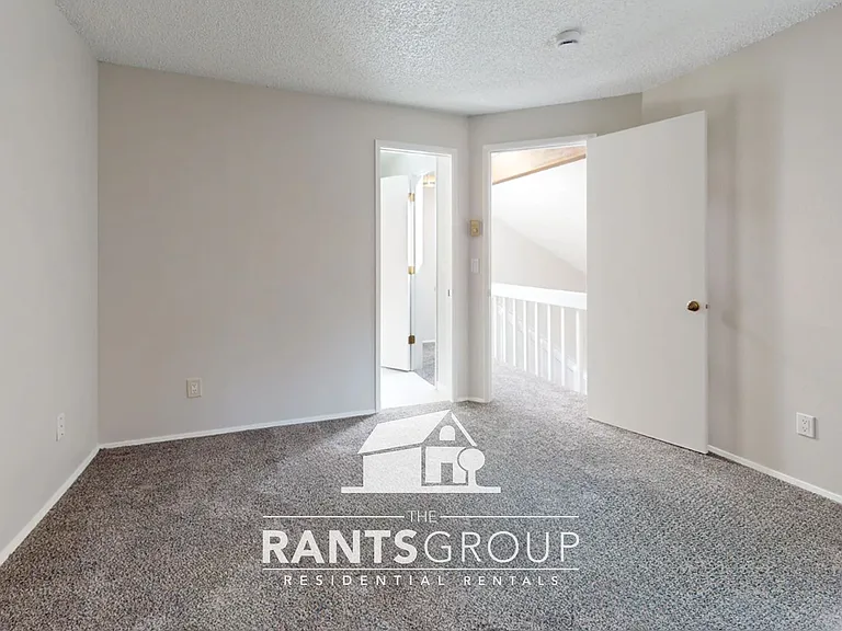 660 Malibu Dr SE — Photo 17