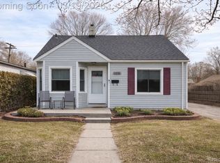 125 E Thirteen Mile Rd, Royal Oak, MI 48073