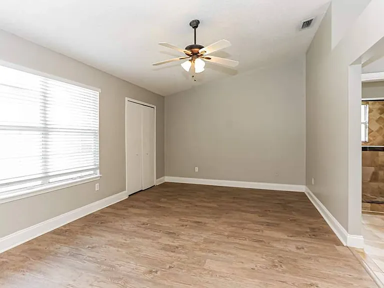 8779 Hammond Forest Dr — Photo 4