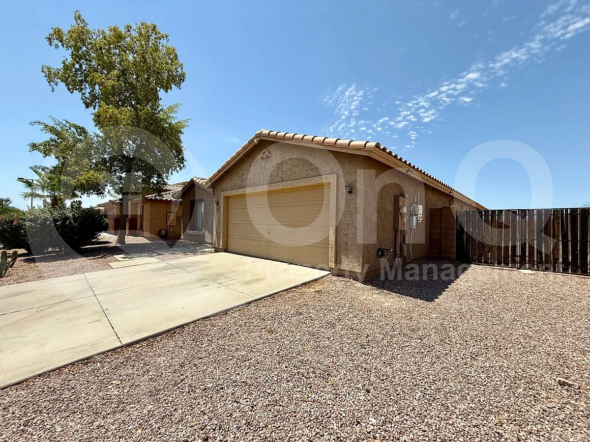 4 bed, 2.0 bath, 2075 sqft, $1,999 — Photo 3