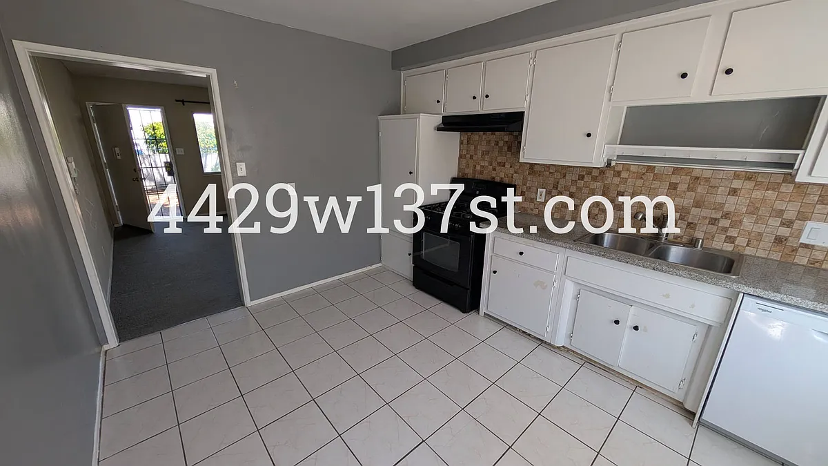 Building Photo - 4429 W 137th St #A