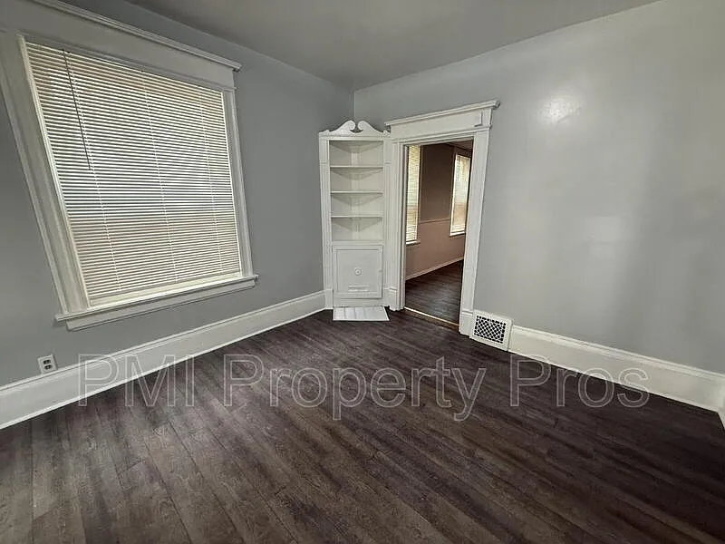 3 bed, 1.0 bath, $1,095 — Photo 4