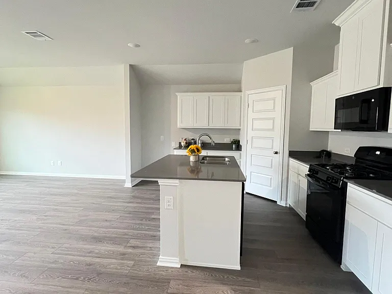 553 Meadow Run Dr — Photo 12