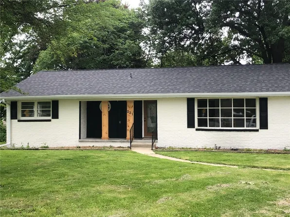 221 S 34th St, Mattoon, IL 61938
