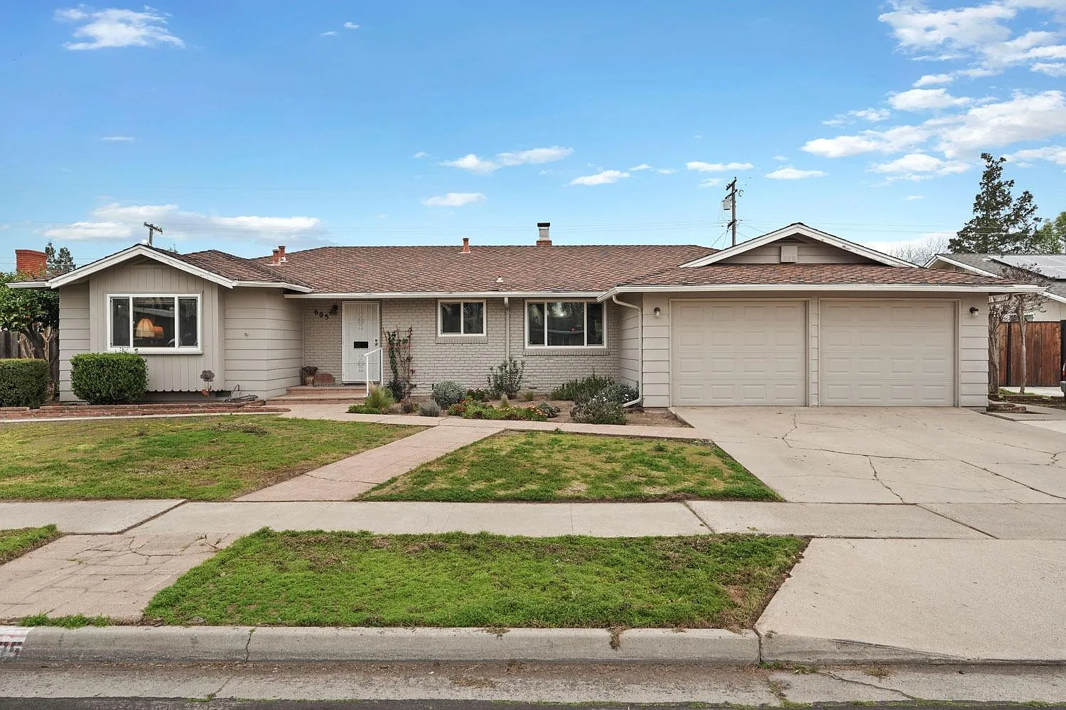 605 Bowen Ave photo 1