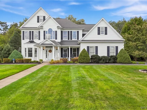 140 Norwood Ln, Orchard Park, NY 14127