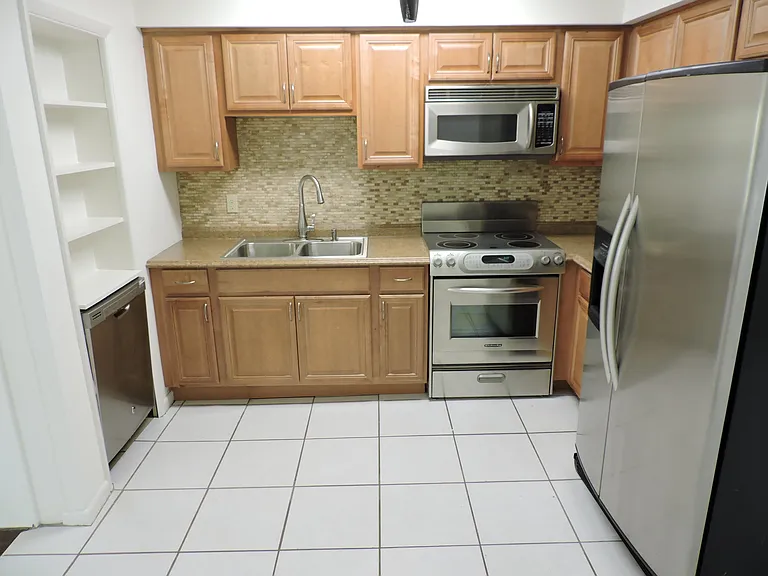 9046 SE Parkway Dr — Photo 5
