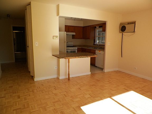 4th image of 905 Graceland Ave APT 3