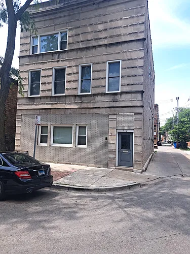 712 S Carpenter St Photo 1