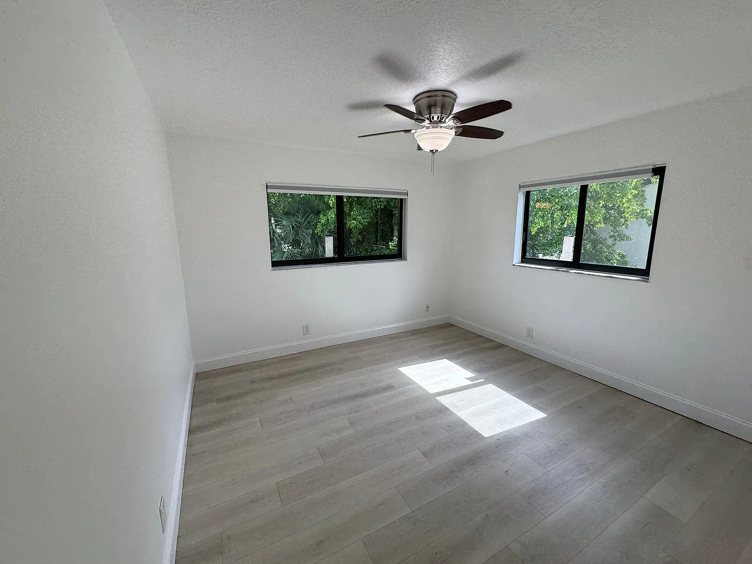 Paradise Cove Apartments — Photo 4