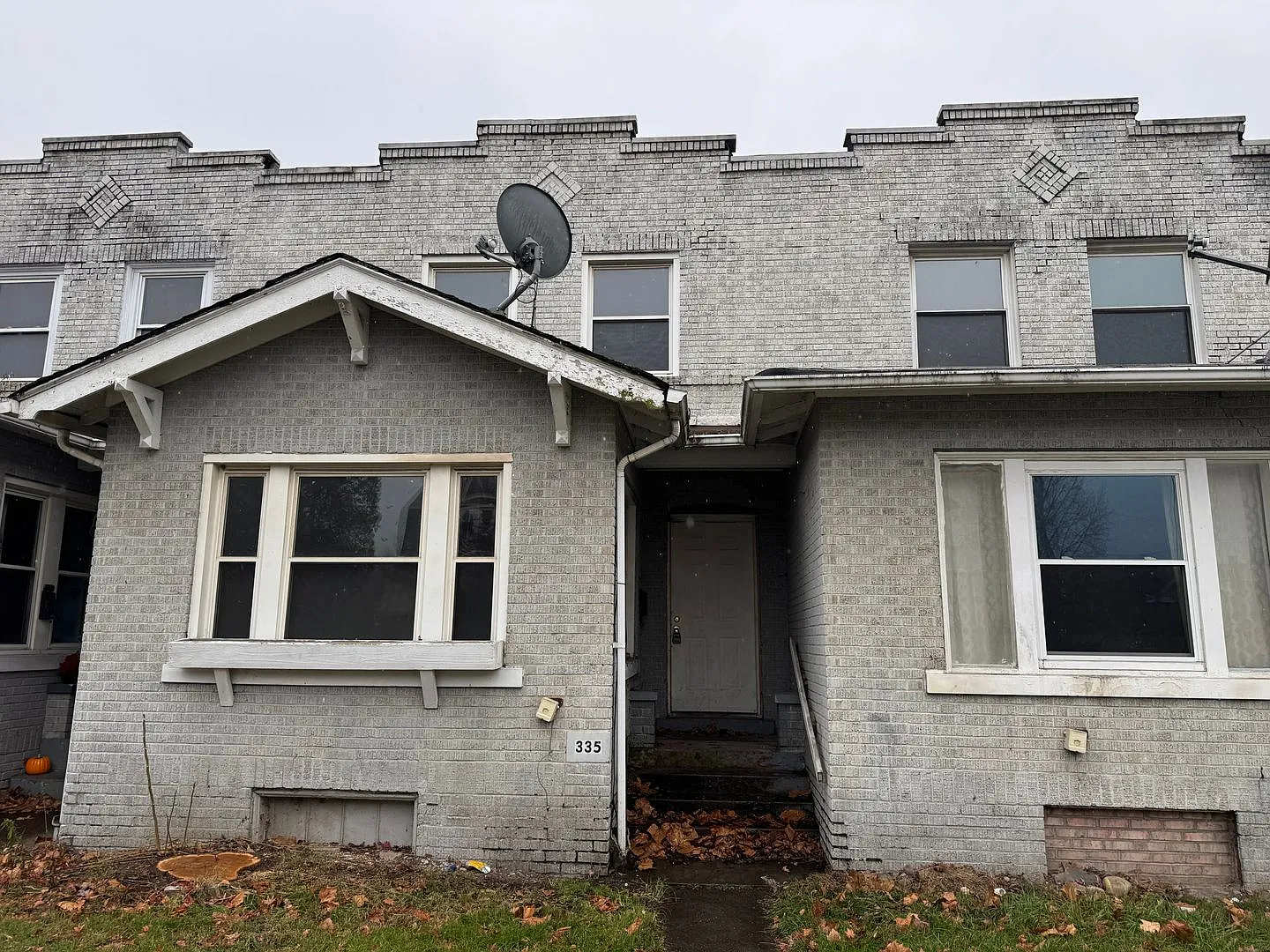 335 E 4th Ave photo 1