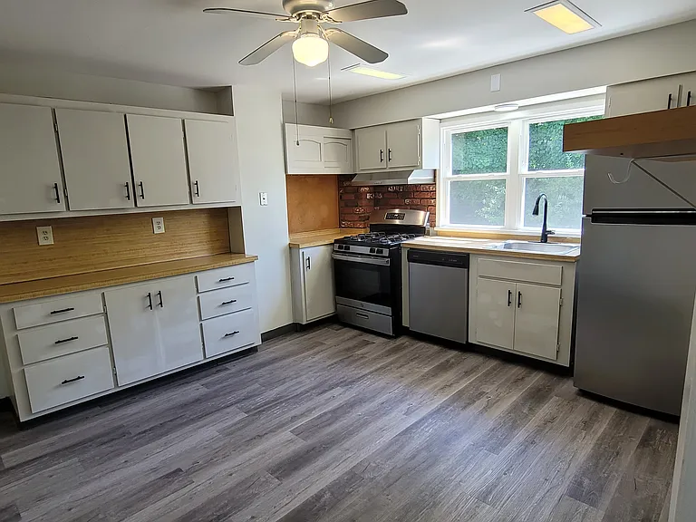 131 Madison Ave #B — Photo 3