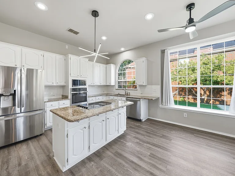2416 McCarran Dr — Photo 29