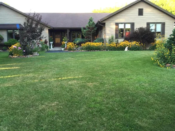 7816 Tomahawk DRIVE, West Bend, WI 53090