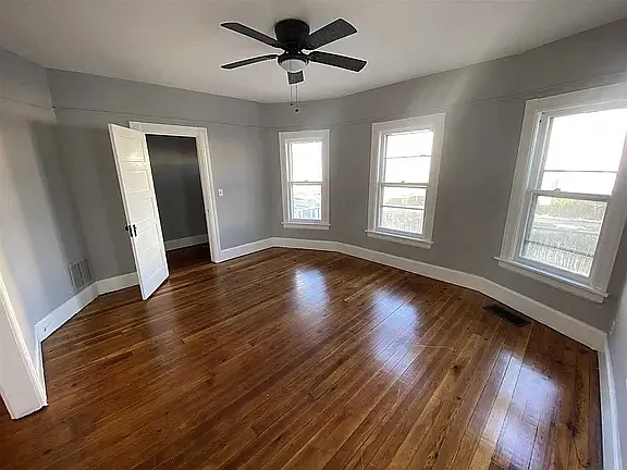 3 bed, 1300 sqft, $2,200 — Photo 4
