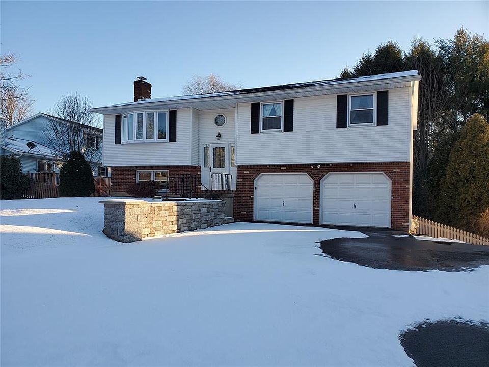 1st image of 422 Echo Ln