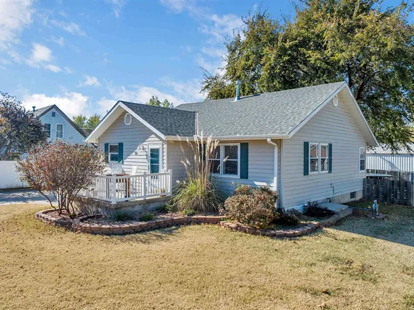 311 N Wedel Ave, Moundridge, KS 67107