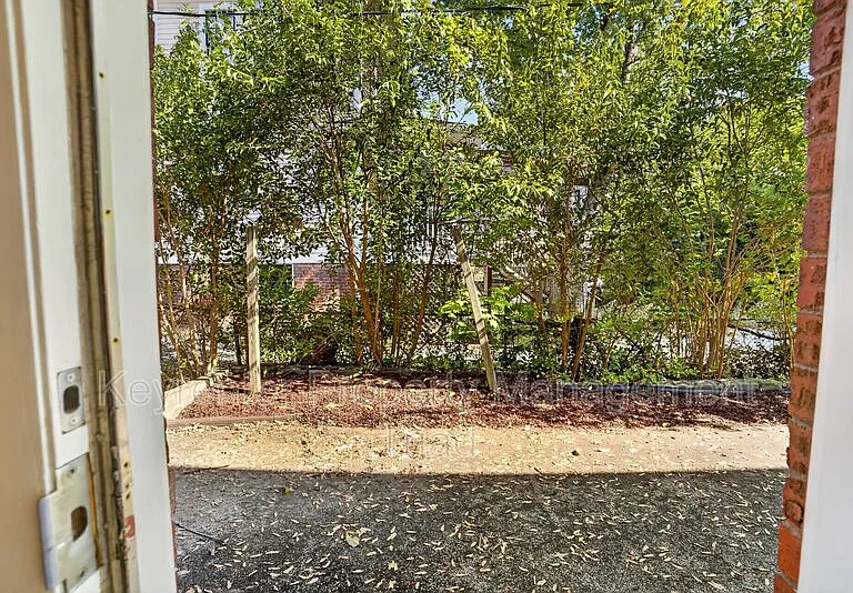 115 S Mendenhall St #C — Photo 23