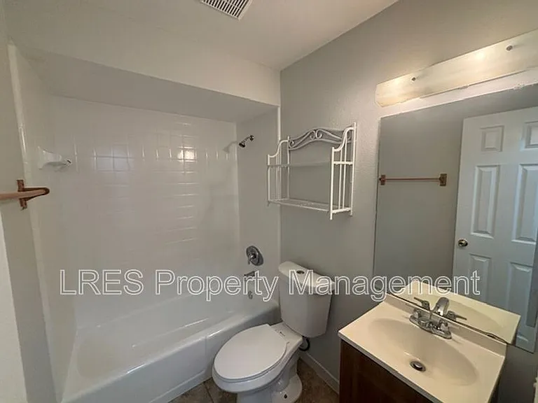 1031 Columbia Ave #K — Photo 11