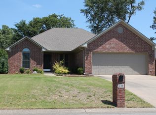 235 Pickwicket Dr, Conway, AR 72034