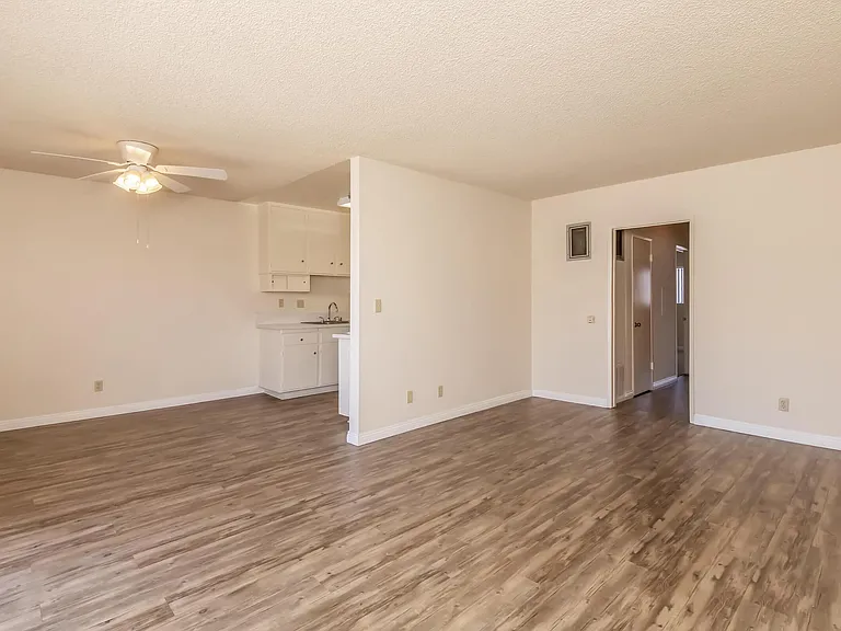 Ocean West Apartments — Photo 28