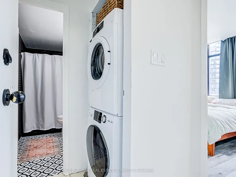 36 James St S #1403 — Photo 35