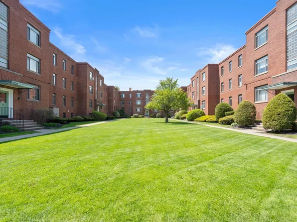 10 Ashland St APT 2L, Worcester, MA 01609