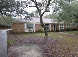 1253 Holiday Dr, Gulf Breeze, FL 32563