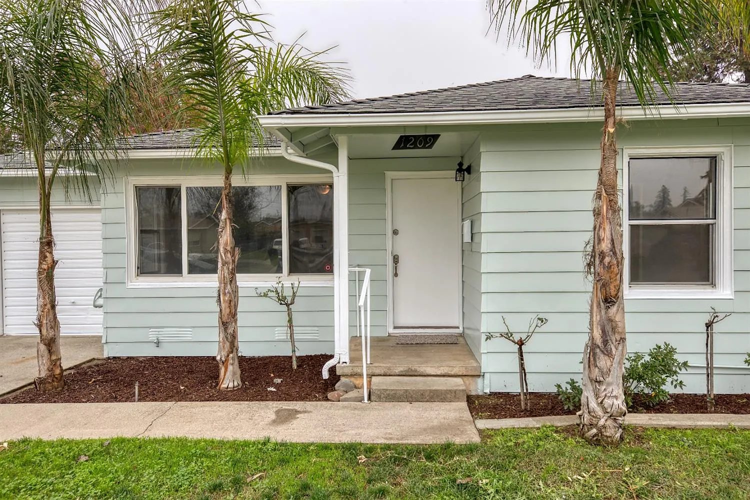 1209 Pleasanton Pl photo 1