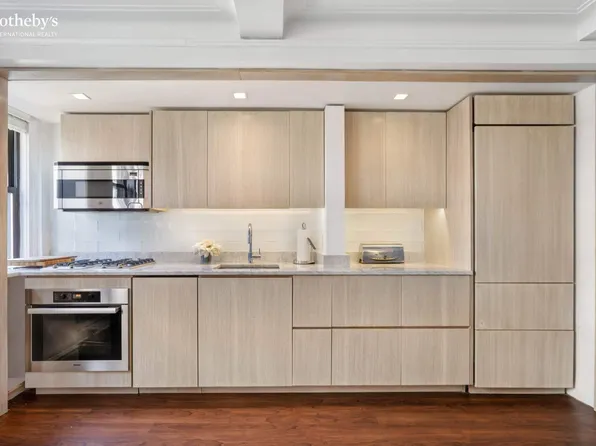 333 East 53rd Street 5B image 1 of 12