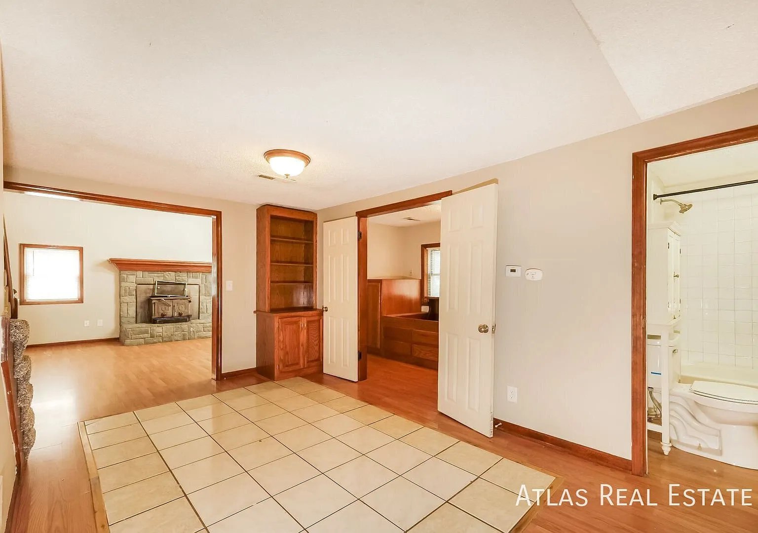 Coming Soon!! Beautiful Home For Rent In Historic Independence! — Photo 3