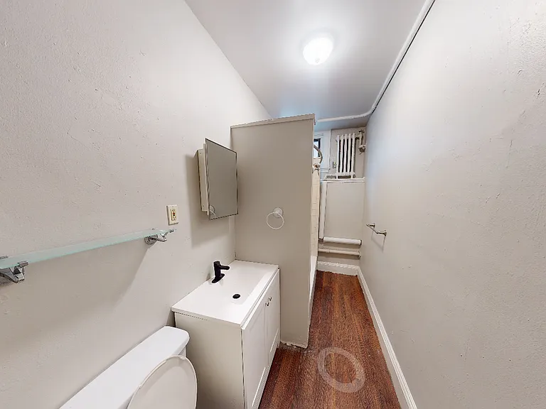 Unit #5- basement 1 bed