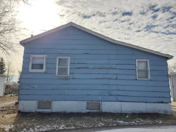 1440 3rd St S, Carrington, ND 58421