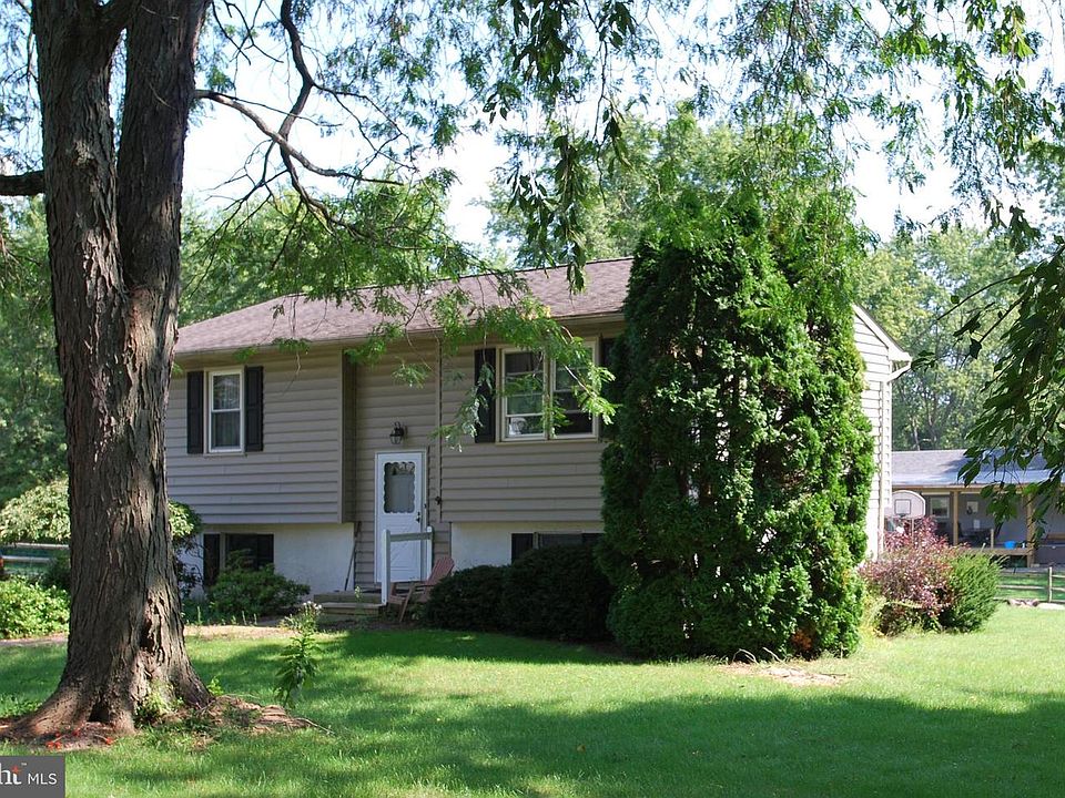 1st image of 18 Lynn Blvd