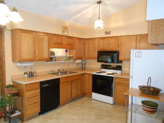 3rd image of 2323 Stonefield Ln #1