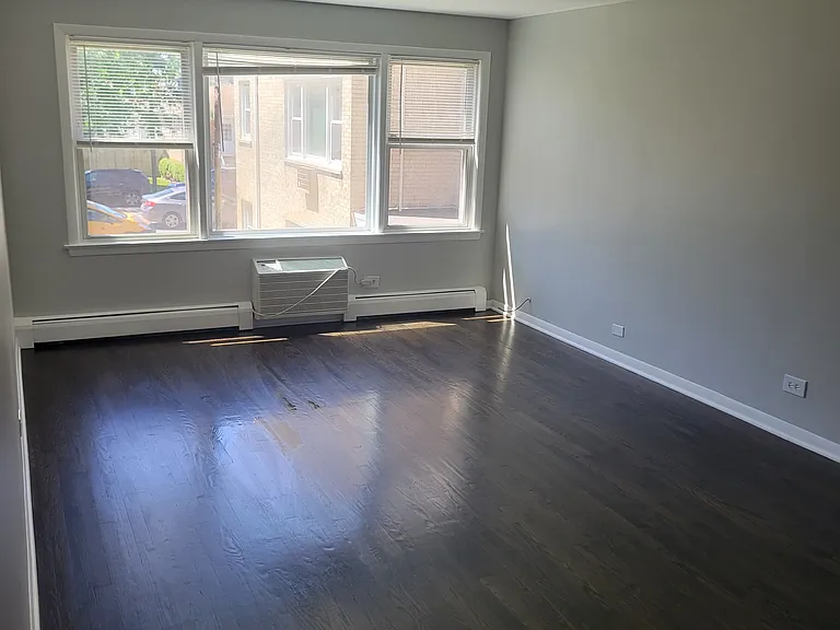5712 W Montrose Ave #2D — Photo 3
