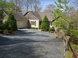 346 Mistletoe Ln, Blowing Rock, NC 28605