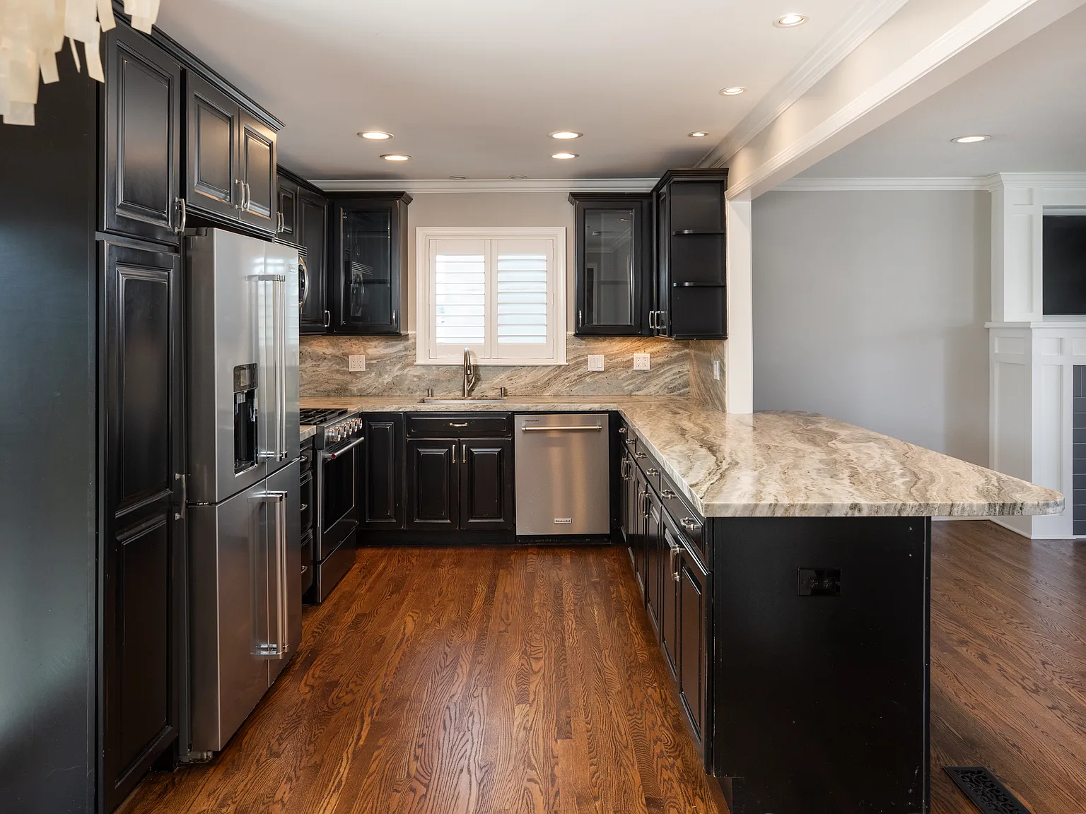 3 bed, 2.5 bath, 1620 sqft, $7,900 — Photo 4