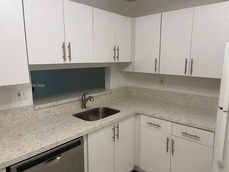 8035 SW 107th Ave #110 — Photo 15
