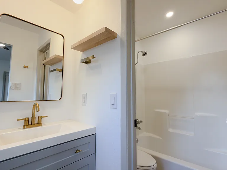 7004 Oak Meadow Cir #B — Photo 7