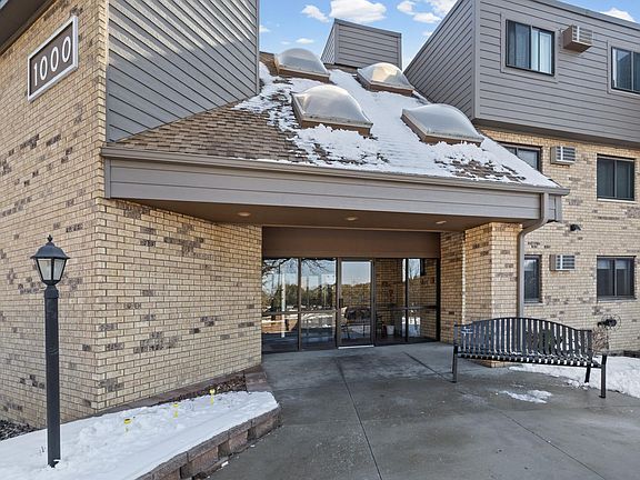 4th image of 1000 41st Ave NE APT 306