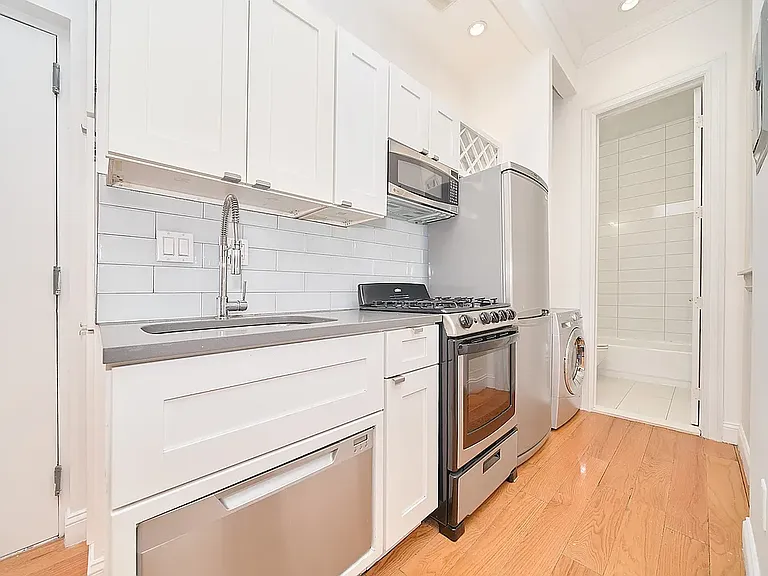 325 E 83rd St #1BB — Photo 4
