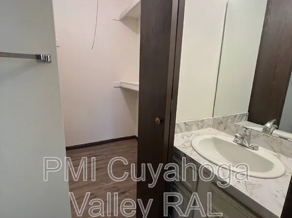 1516 W Market St, Akron, OH 44313