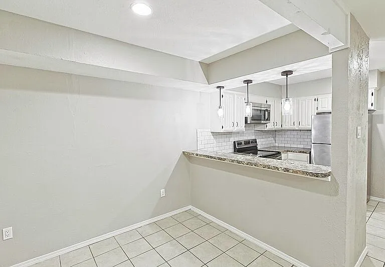 889 Dublin Dr #D — Photo 10