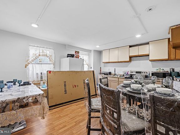 3rd image of 305 W Washington St