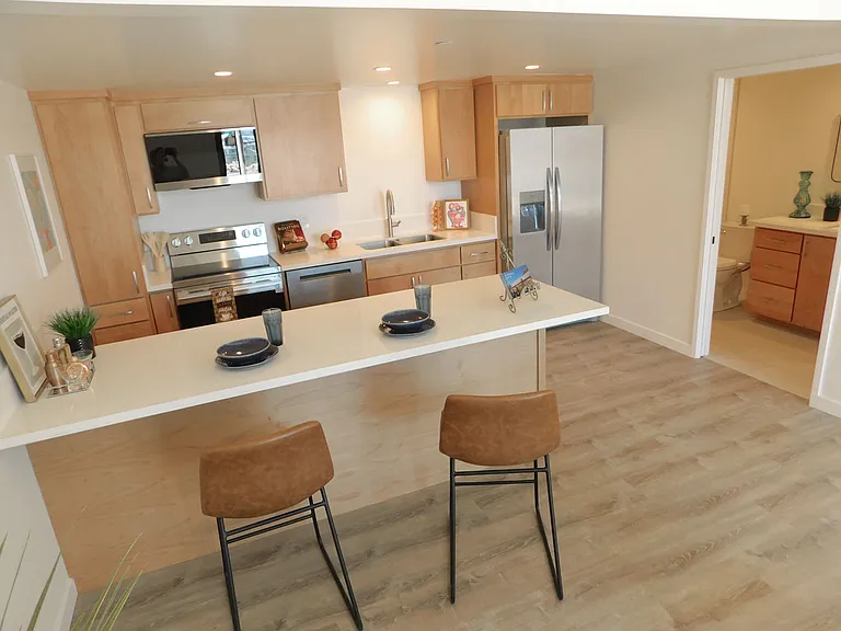 665 W 2nd St #2 — Photo 8