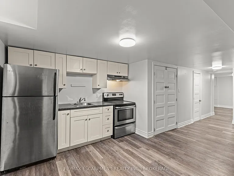 14 Westmount Ave #LOWER — Photo 6